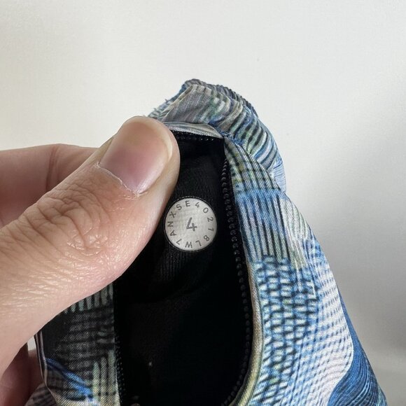 Lululemon Tracker Shorts Reversible Blue 4” Inseam Women’s Size 4 Choose A Side‎ - Picture 9 of 9